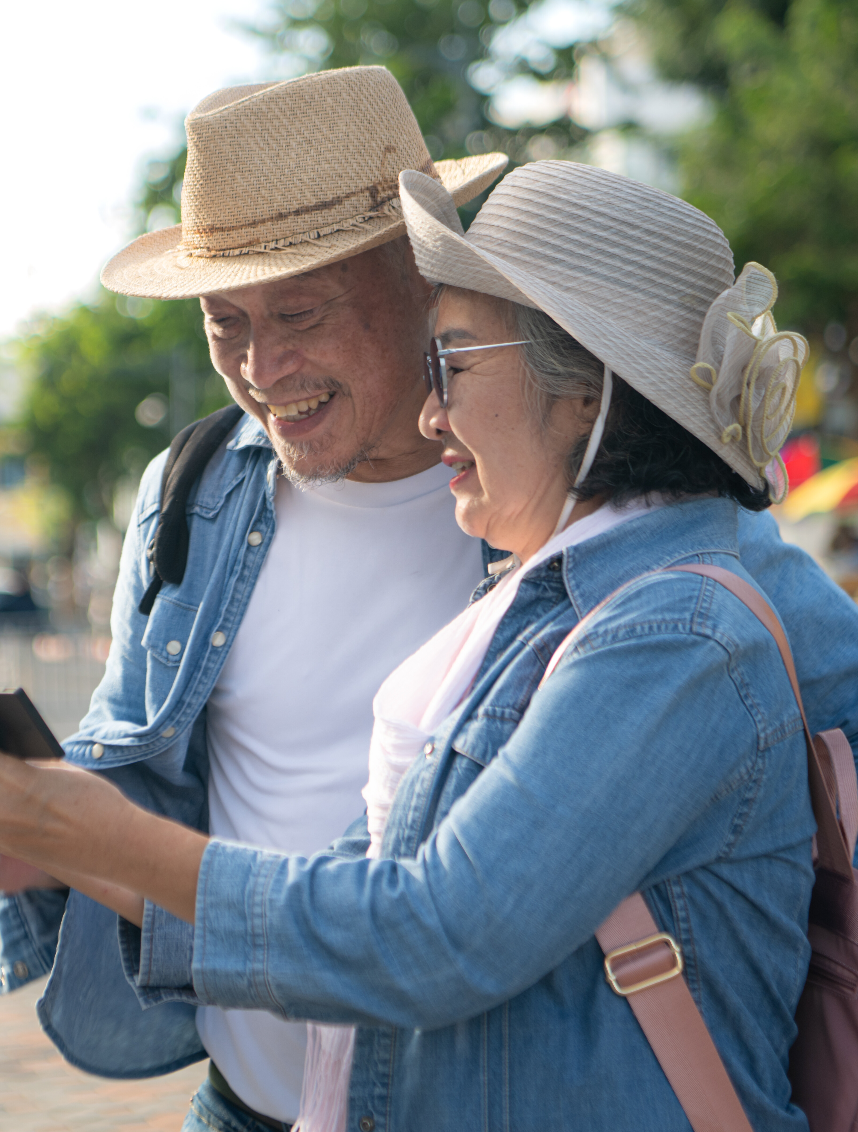 Image of elderly asian couple